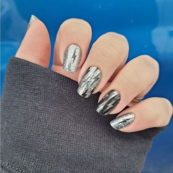 *Exclusive* Color Street: When Lightening Strikes | Silver Black Glitter Rock - Picture 5 of 13